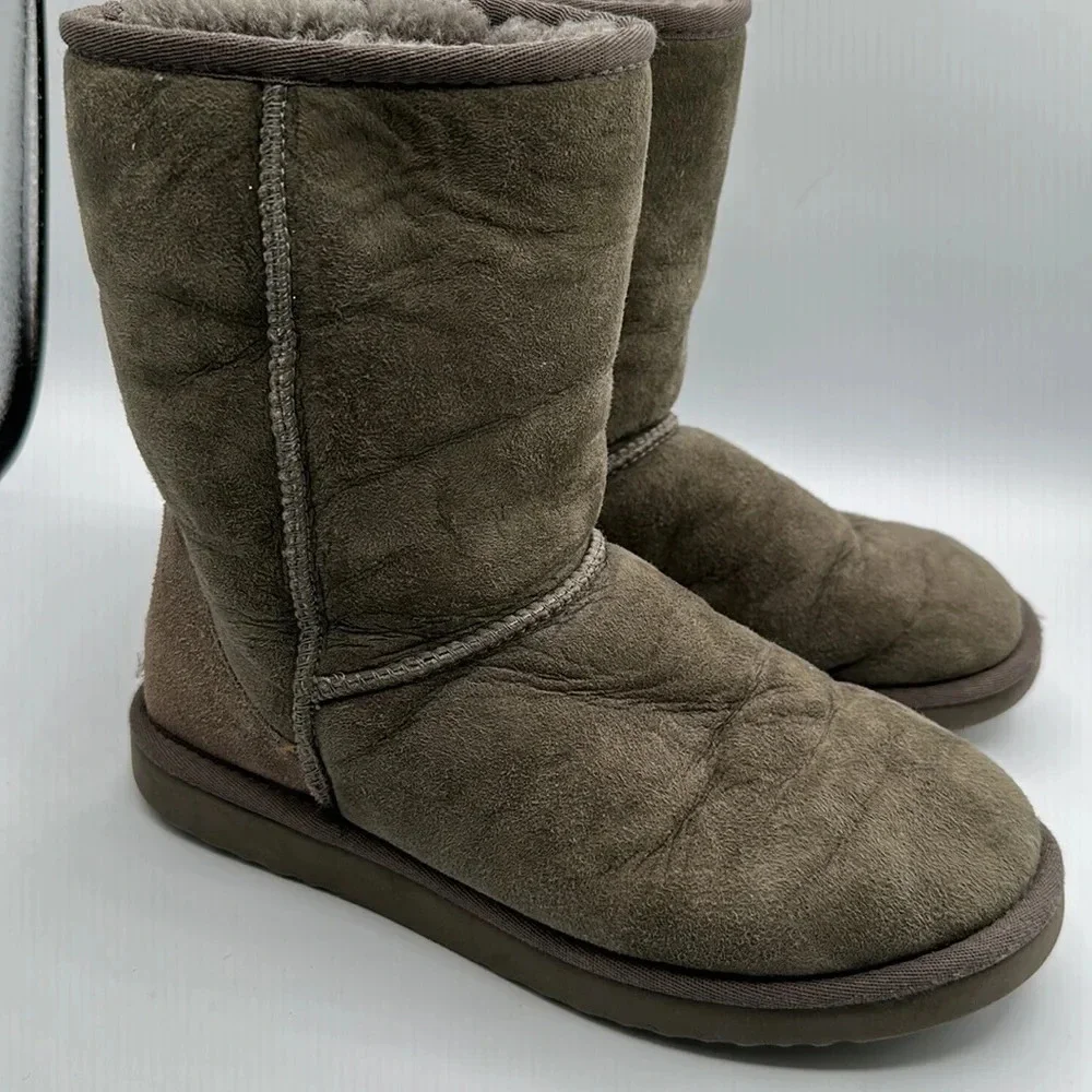 UGG classic short 5825 Grey boots Size 7